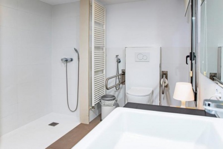 Salle de bains PMR, quels am&eacute;nagements pr&egrave;s de Douchy-les-Mines ?